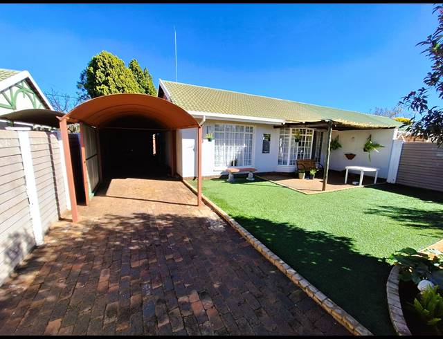 2 BEDROOM TOWNHOUSE FOR SALE IN DUNCANVILLE